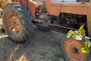 Trattore om 615 braccio escavatore