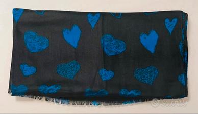 Sciarpa stola nera a cuori