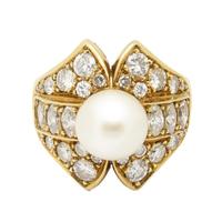 Anello in oro giallo con perla e diamanti