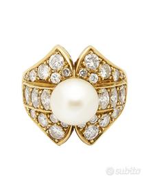 Anello in oro giallo con perla e diamanti
