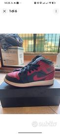 Air Jordan 1 Mid (GS) 
Bianco,Nero,Rosso taglia 38