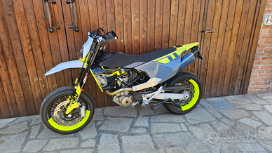 Husqvarna 701 Supermoto 2023
