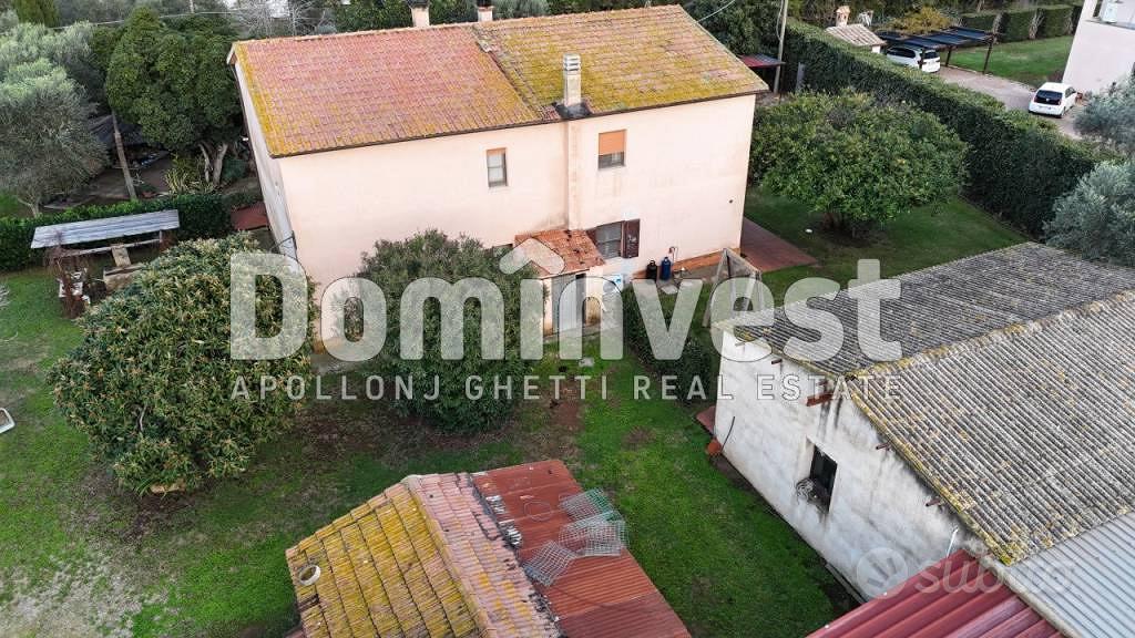 Rustico / Casale di 380 m² con più di 5 locali a C - Vista 6