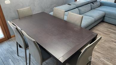 Tavolo allungabile da mobilificio con sei sedie