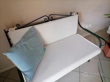 Divanetto in ferro battuto dentro o fuori casa