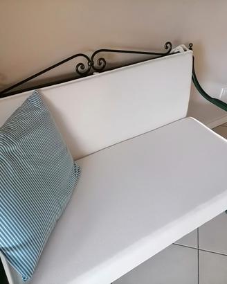 Divanetto in ferro battuto dentro o fuori casa
