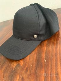 Cappello con visiera skull