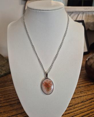 collana con fiori di carota selvatica