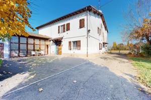 AMPIA BIFAMILIARE CON TERRENO ANNESSO