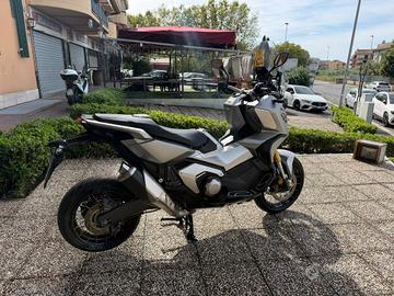 HONDA X-ADV 750 TUTTO INCLUSO ANCHE PASSAGGIO!