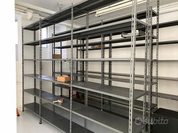 Scaffale di metallo componibile