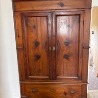 Armadio in arte povera legno massello