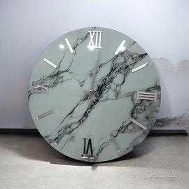 Orologi in vetro decorato e resina