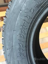 Set di Gomme nuove 4 Stagioni