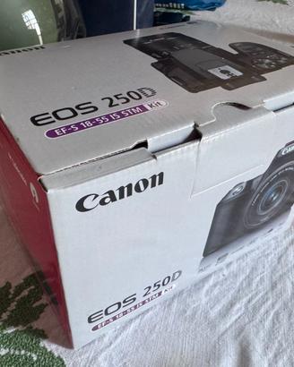Canon EOS 250D - Come Nuova con Scatola