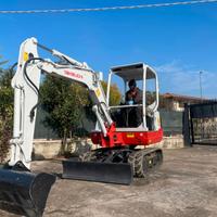 E117 Escavatore 28 q Takeuchi TB228