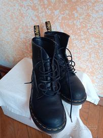 Anfibi Dr. Martens nero opaco  n.38 