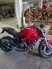Ducati Monster 796 evo