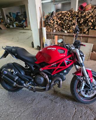 Ducati Monster 796 evo