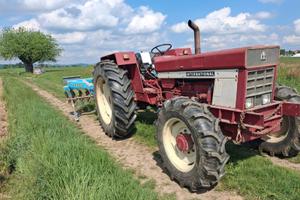 Trattore international 1046