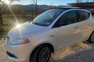 lancia ypsilon ecochic gold 2012 con tettino