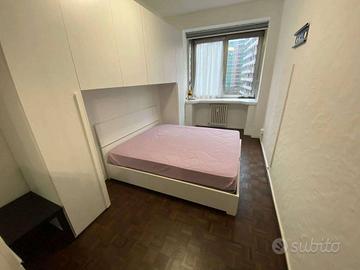 Stanza in appartamento di 90 m² a Milano