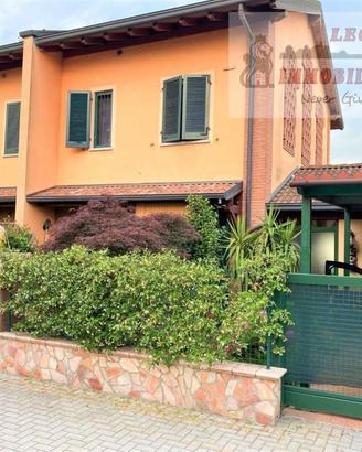 Villa bifamiliare su 3 livelli