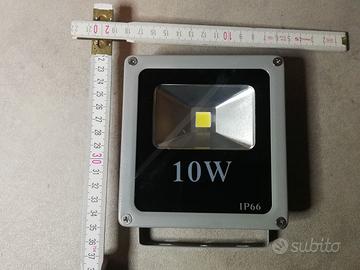 PROIETTORE LED 10 W - NON FUNZIONANTE