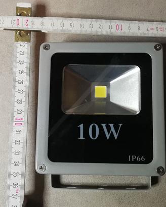 PROIETTORE LED 10 W - NON FUNZIONANTE