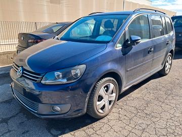 Volkswagen Touran anno 2012 ricambi usati