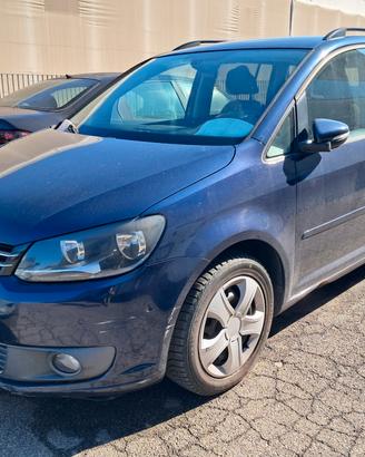 Volkswagen Touran anno 2012 ricambi usati