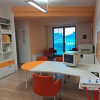 Postazione per ufficio arredata