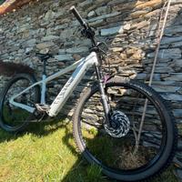 Mtb bici elettrica Canyon con ABS 2024