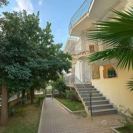 Appartamento al piano terra rialzato arredato