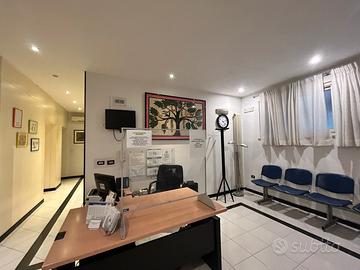 Stanza in studio medico Chiaia- prezzi modici