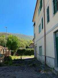 Ex-albergo 1300 mq coperti + 1500 scoperti