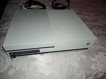 Xbox one S 500gb + 3 controller