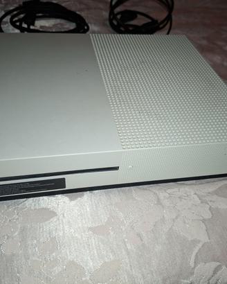 Xbox one S 500gb + 3 controller