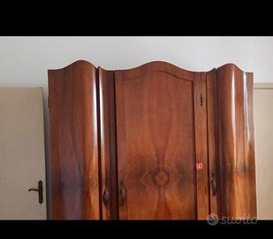 armadio camera da letto antico.