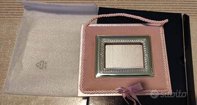 Cornice in argento e velluto rosa