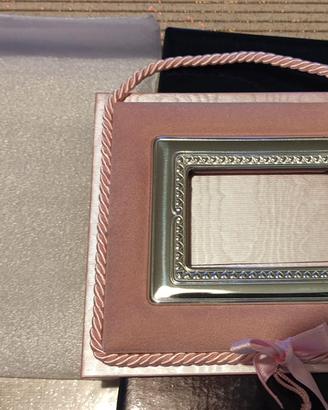 Cornice in argento e velluto rosa