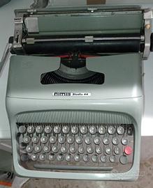 macchina da scrivere tradizionale 