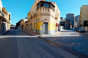 Locale artigianale con 3 aperture su strada