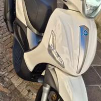 Beverly 350 Sport touring i.e. ABS