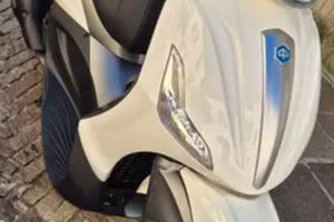 Beverly 350 Sport touring i.e. ABS