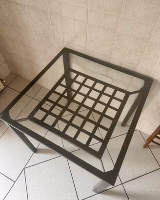 Tavolino in ferro battuto e vetro