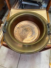 Antico grande braciere, sotto vaso rame e ottone