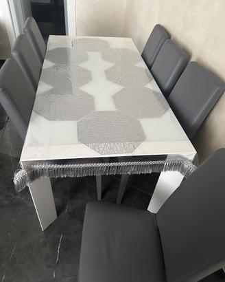 Tavolo e 6 sedie