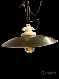 Lampadario d’epoca vintage in metallo e ceramica