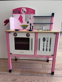 Cucina in legno per bambina